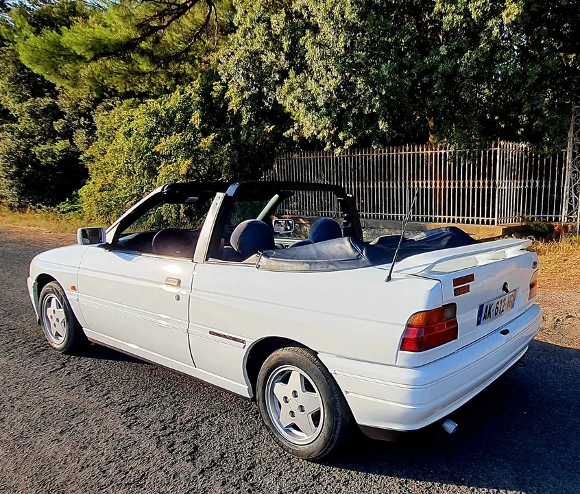 1993 Ford Escort - Image 4 of 30