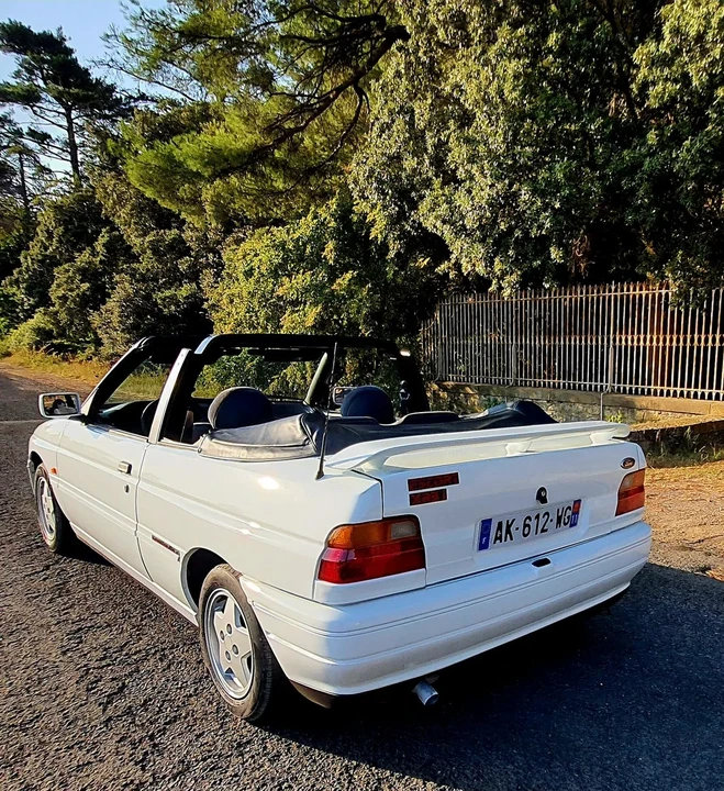 1993 Ford Escort - Image 5 of 30