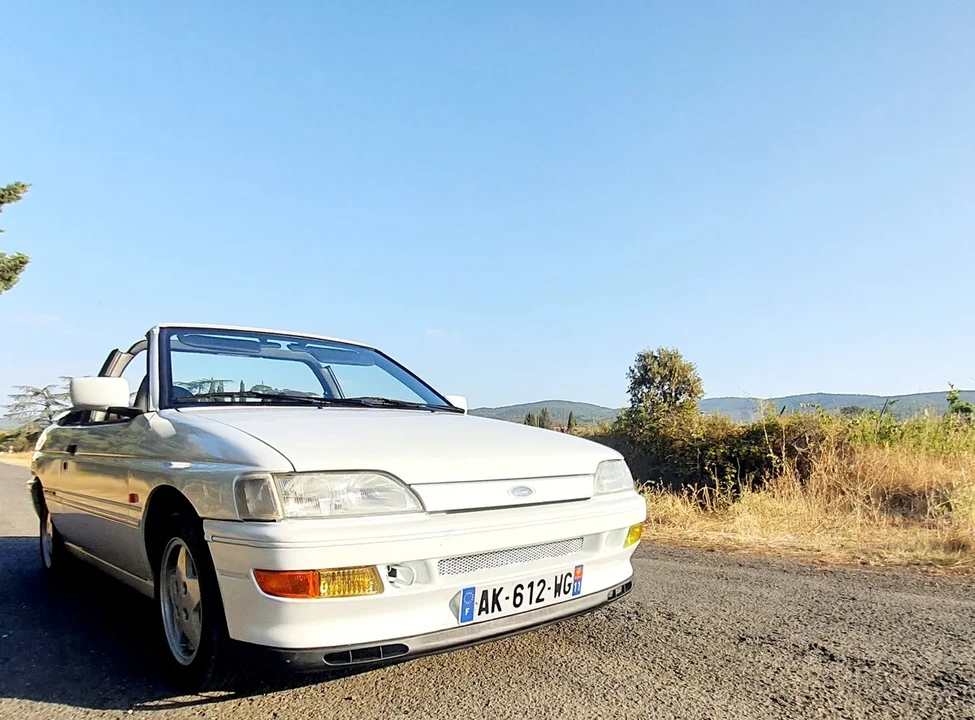 1993 Ford Escort - Image 8 of 30