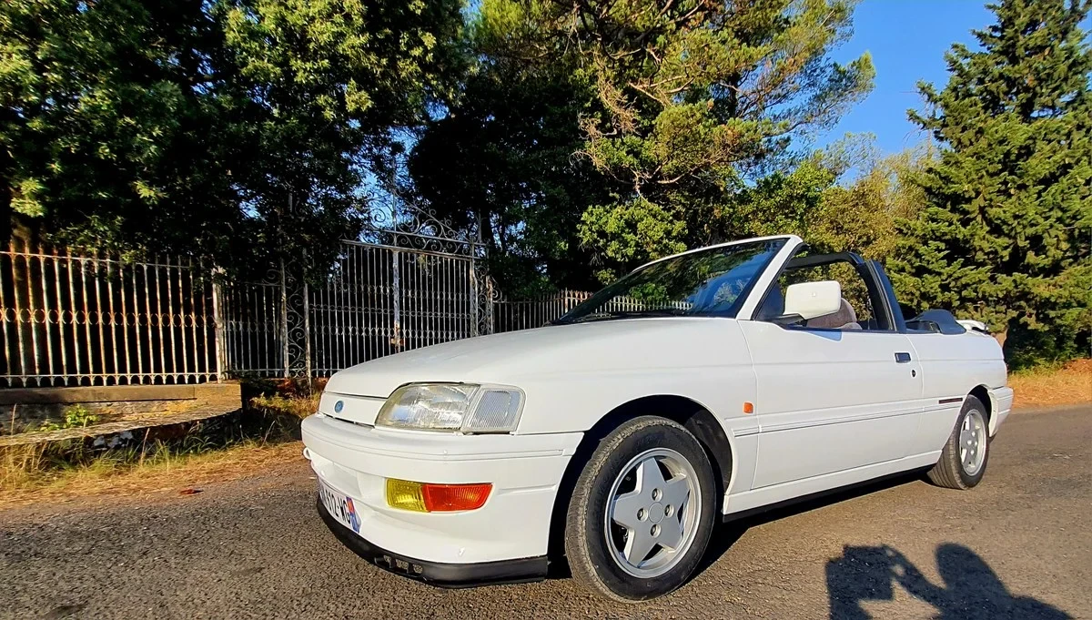 1993 Ford Escort - Image 2 of 30