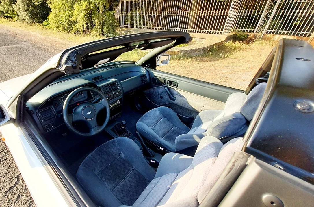 1993 Ford Escort - Image 25 of 30