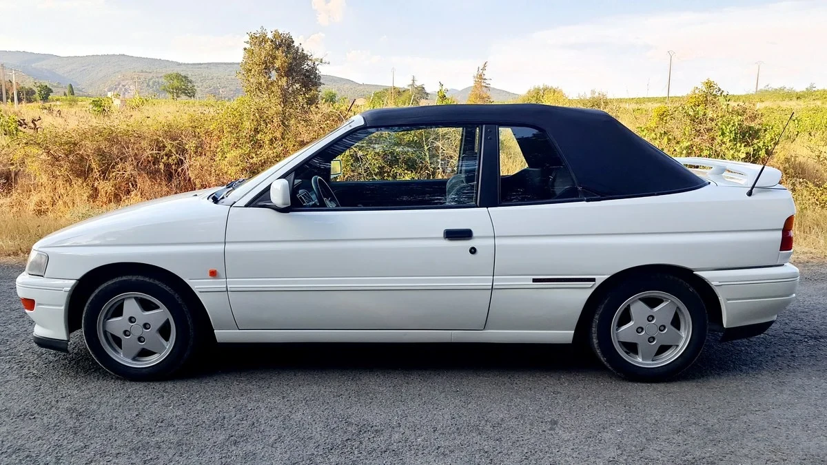 1993 Ford Escort - Image 9 of 30
