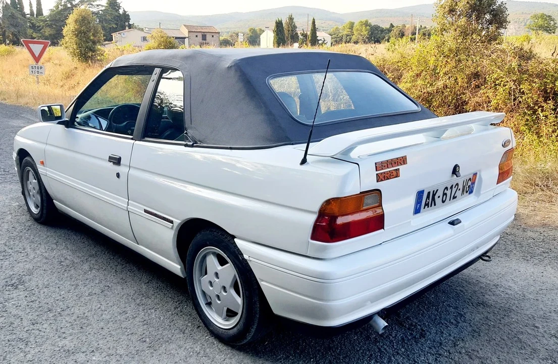 1993 Ford Escort - Image 10 of 30