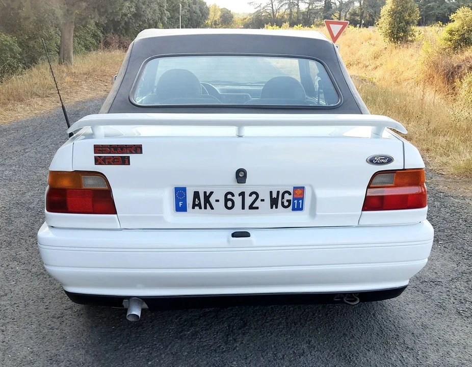 1993 Ford Escort - Image 11 of 30
