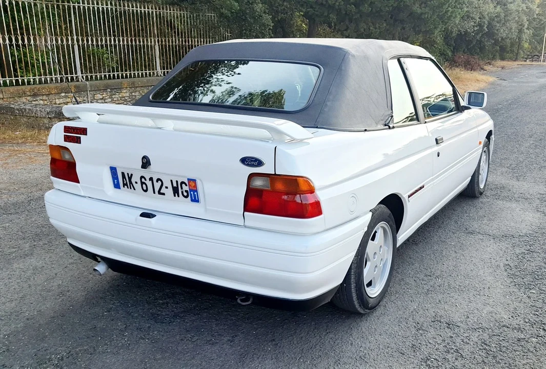 1993 Ford Escort - Image 12 of 30