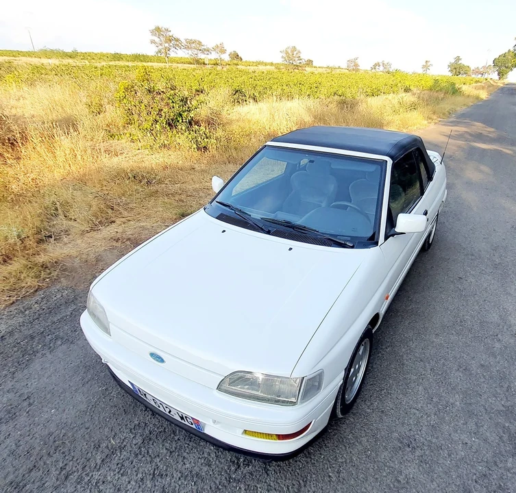 1993 Ford Escort - Image 17 of 30