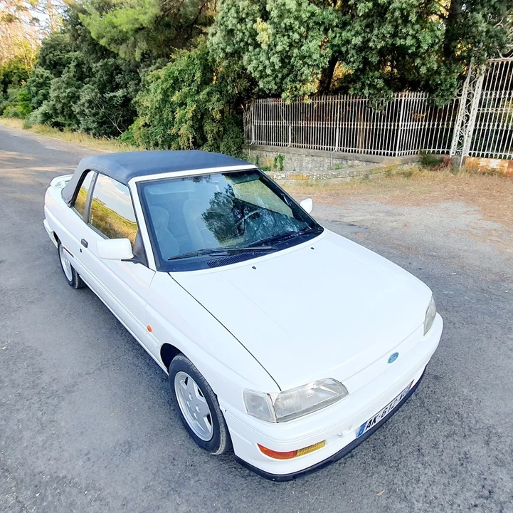 1993 Ford Escort - Image 19 of 30