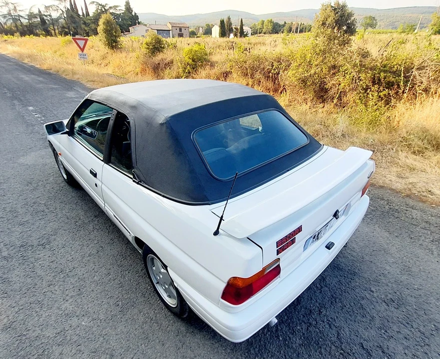 1993 Ford Escort - Image 23 of 30