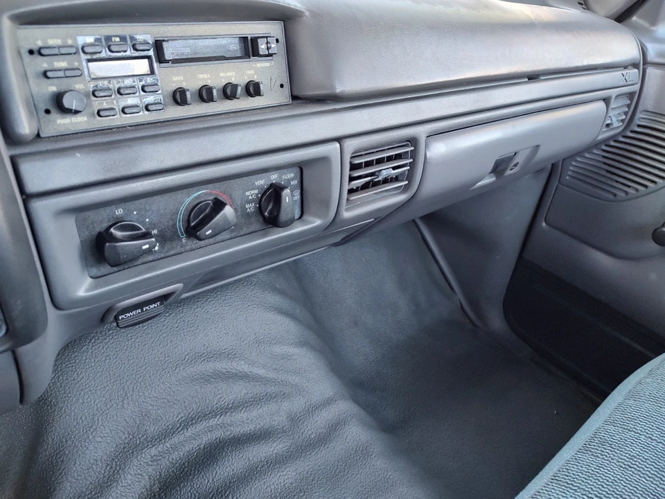 1993 Ford F-150 SVT Lightning 9th Gen - Image 3 of 12