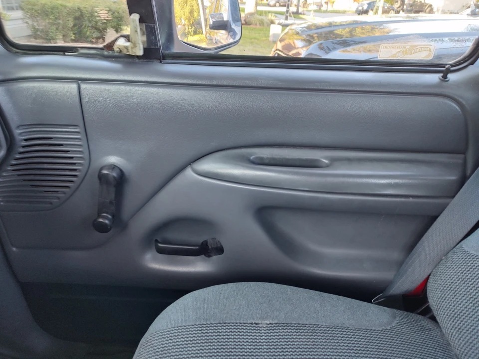 1993 Ford F-150 SVT Lightning 9th Gen - Image 5 of 12