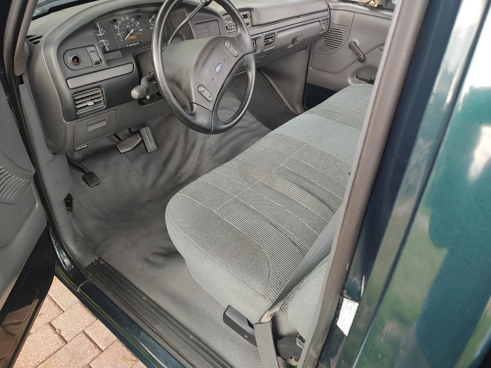 1993 Ford F-150 SVT Lightning 9th Gen - Image 2 of 12