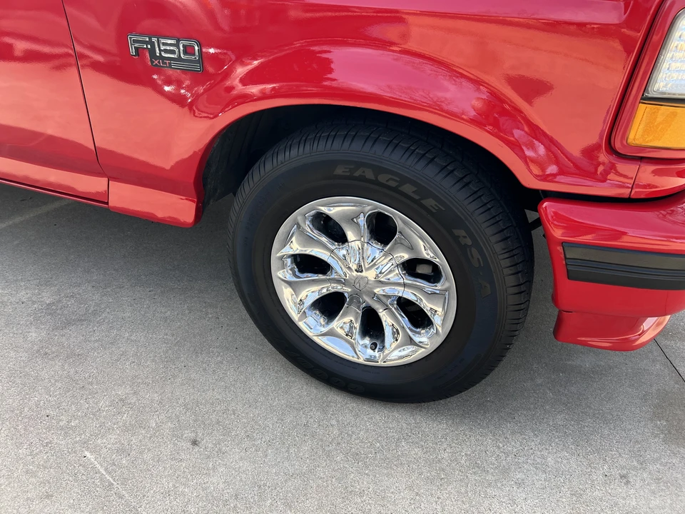 1993 Ford F-150 SVT Lightning 9th Gen - Image 25 of 31