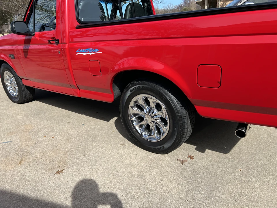 1993 Ford F-150 SVT Lightning 9th Gen - Image 22 of 31