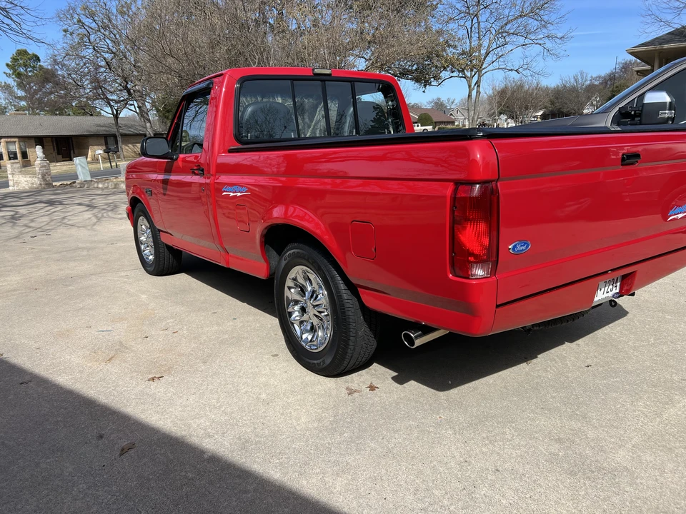 1993 Ford F-150 SVT Lightning 9th Gen - Image 17 of 31