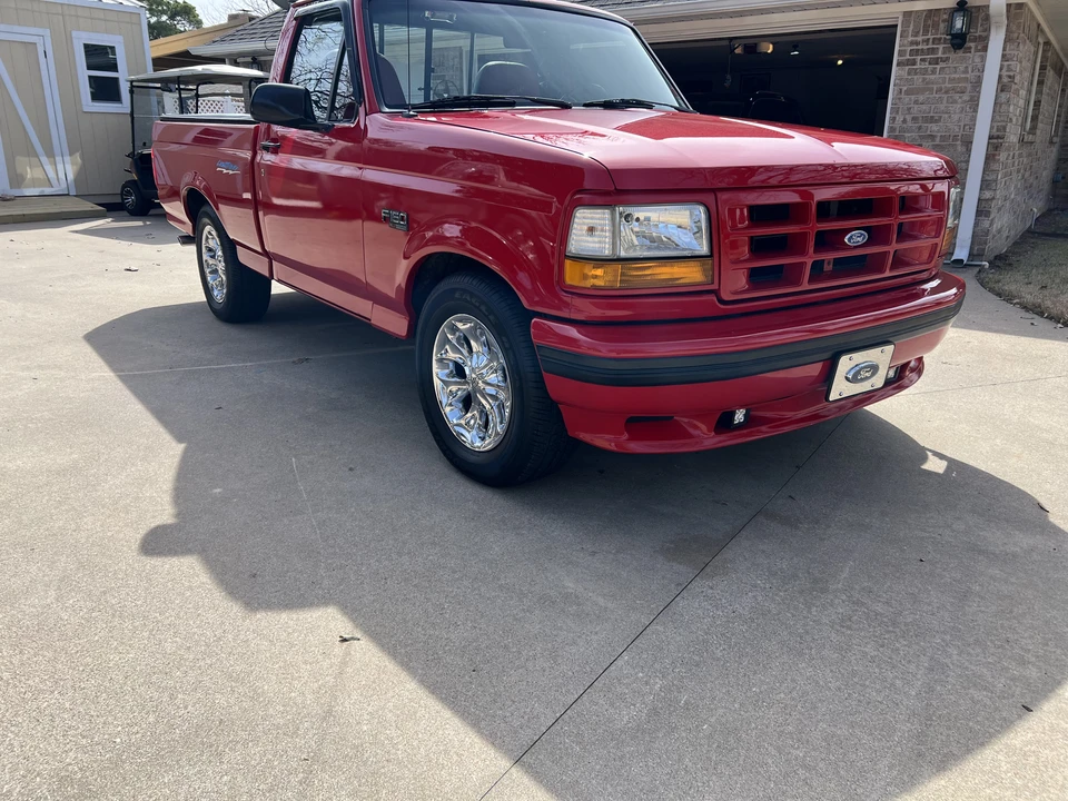 1993 Ford F-150 SVT Lightning 9th Gen - Image 21 of 31