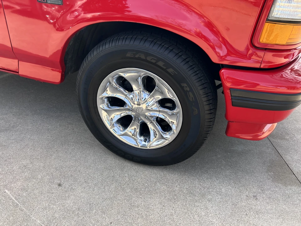 1993 Ford F-150 SVT Lightning 9th Gen - Image 27 of 31