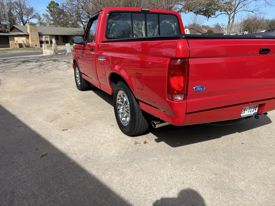 1993 Ford F-150 SVT Lightning 9th Gen - Image 19 of 31