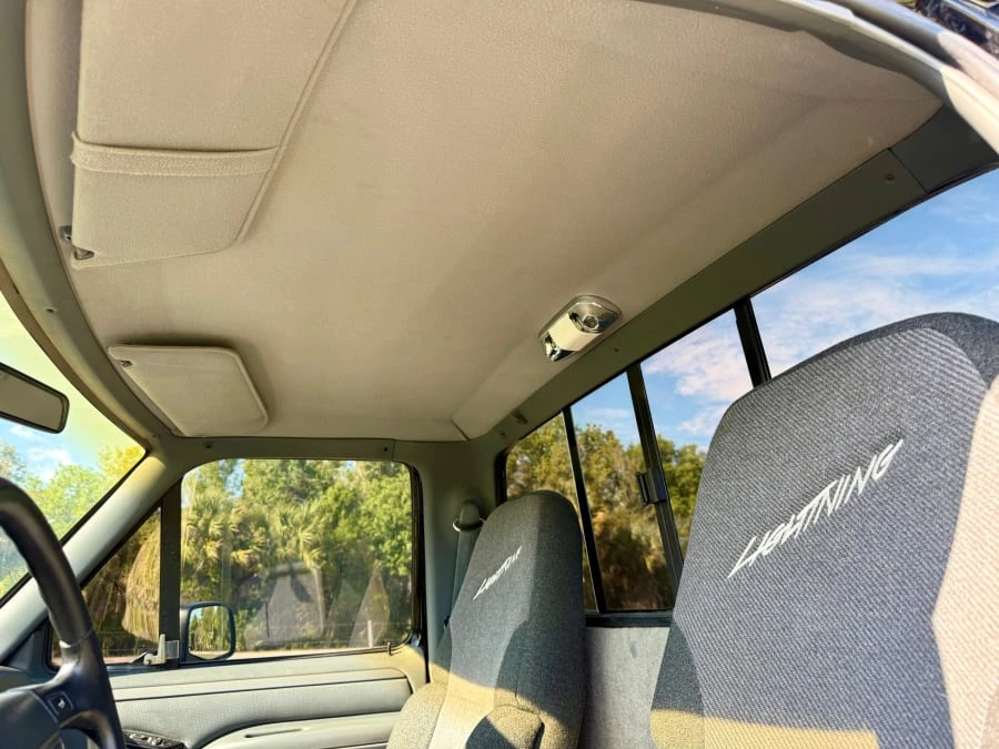 1993 Ford F-150 SVT Lightning 9th Gen - Image 14 of 16