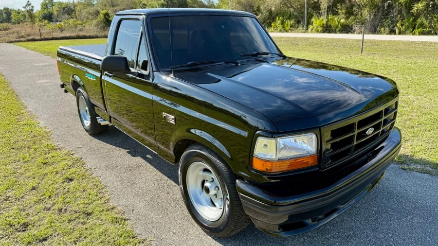 1993 Ford F-150 SVT Lightning 9th Gen - Image 7 of 16