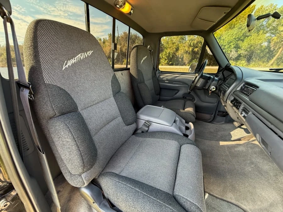 1993 Ford F-150 SVT Lightning 9th Gen - Image 11 of 16