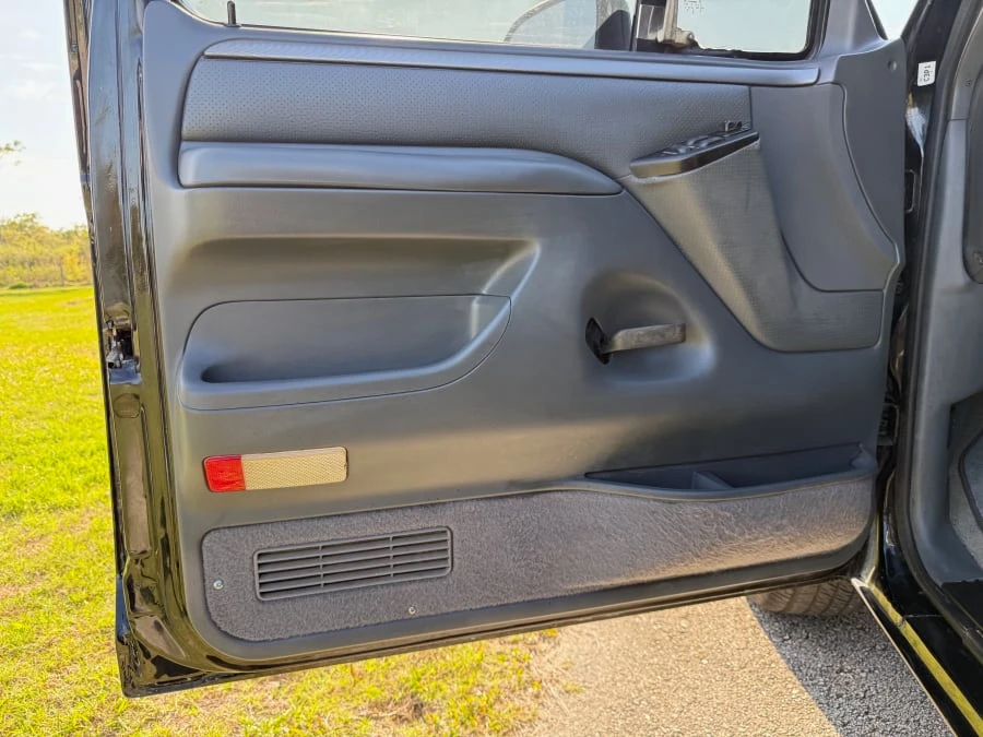 1993 Ford F-150 SVT Lightning 9th Gen - Image 16 of 16