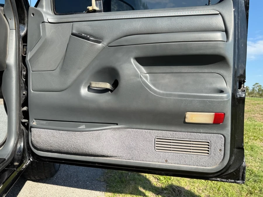 1993 Ford F-150 SVT Lightning 9th Gen - Image 12 of 16