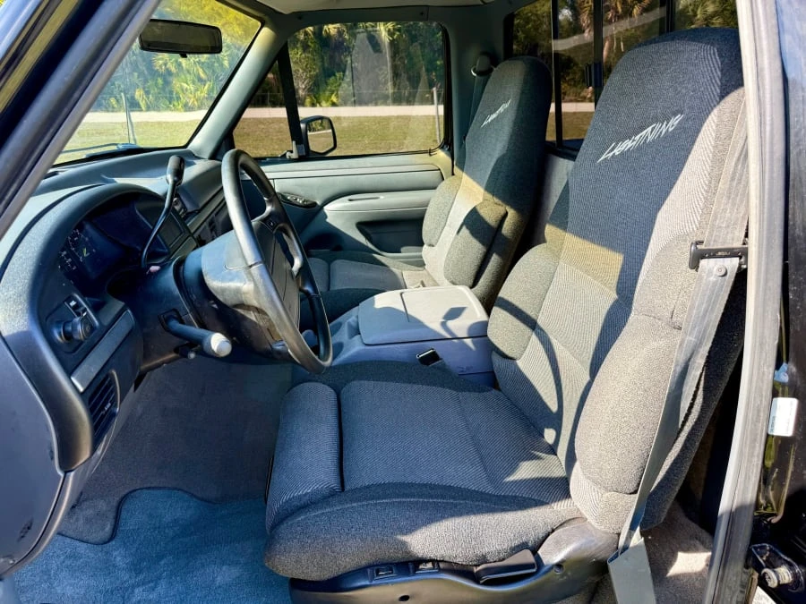 1993 Ford F-150 SVT Lightning 9th Gen - Image 10 of 16