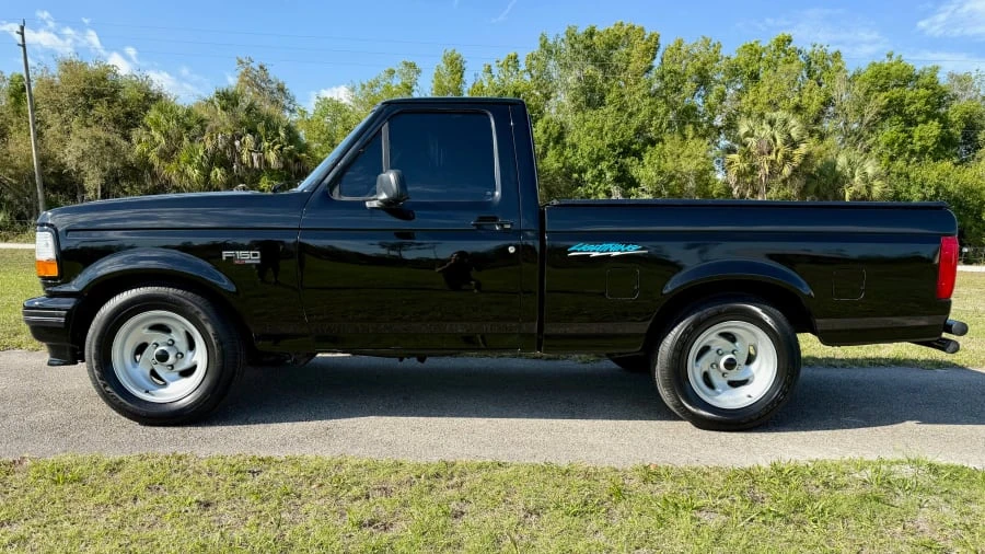 1993 Ford F-150 SVT Lightning 9th Gen - Image 2 of 16