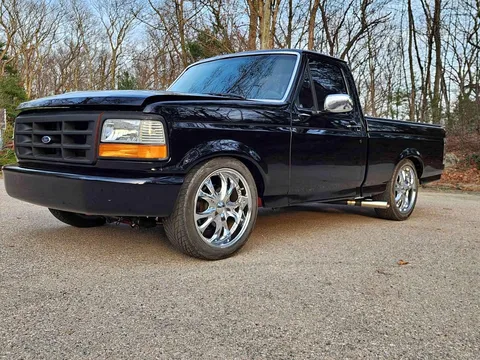 1993 Ford F-150 SVT Lightning Pickup 2D 6 1/2 ft