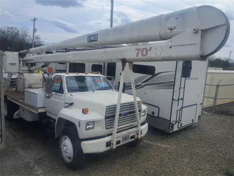 1993 Ford F800 Bucket Truck