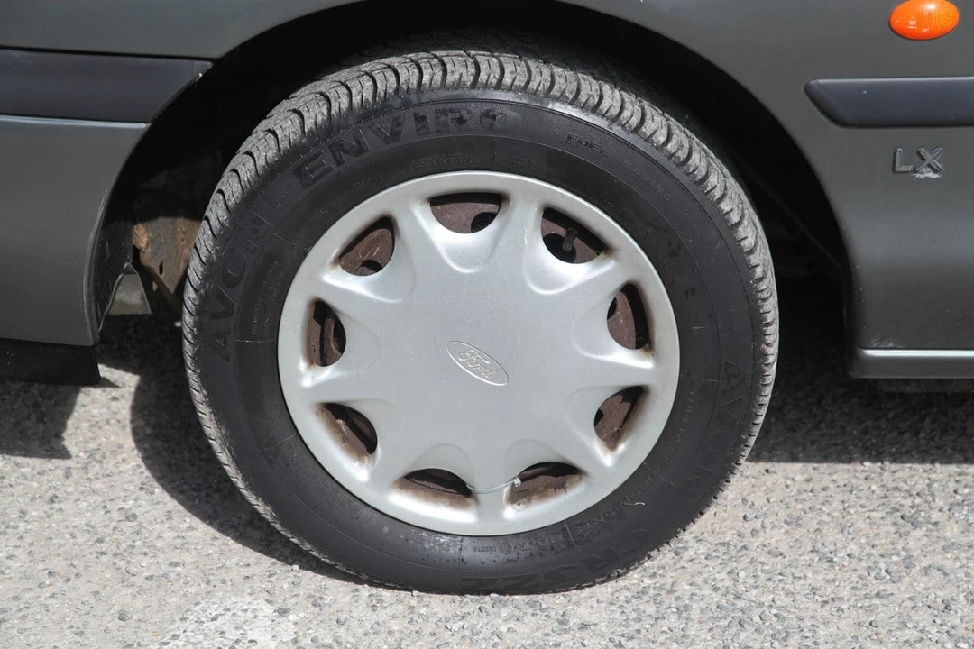 1993 Ford Contour - Image 12 of 30