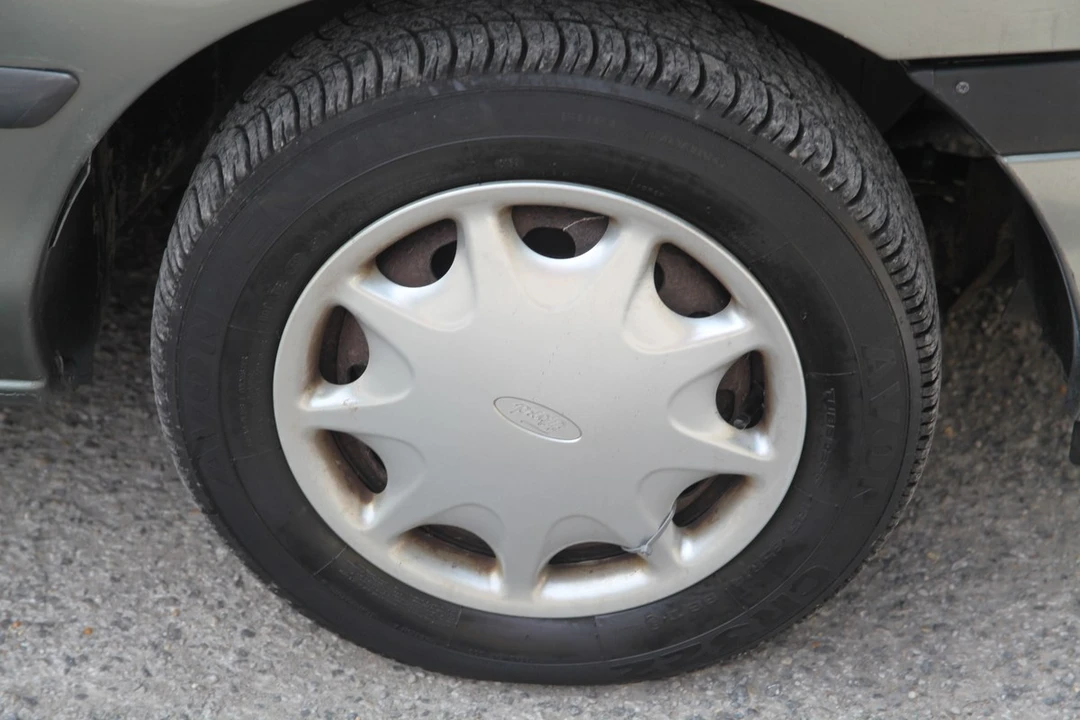 1993 Ford Contour - Image 15 of 30