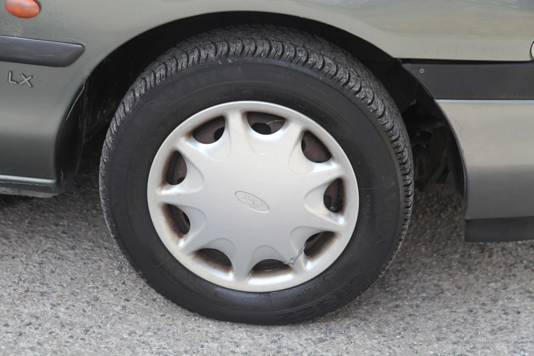 1993 Ford Contour - Image 14 of 30