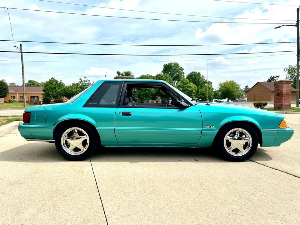 1993 Ford Mustang 3rd Gen - Image 4 of 31