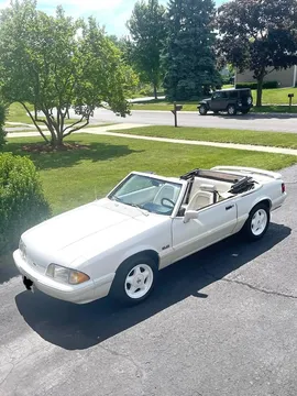 1993 Ford Mustang Convertible 2D