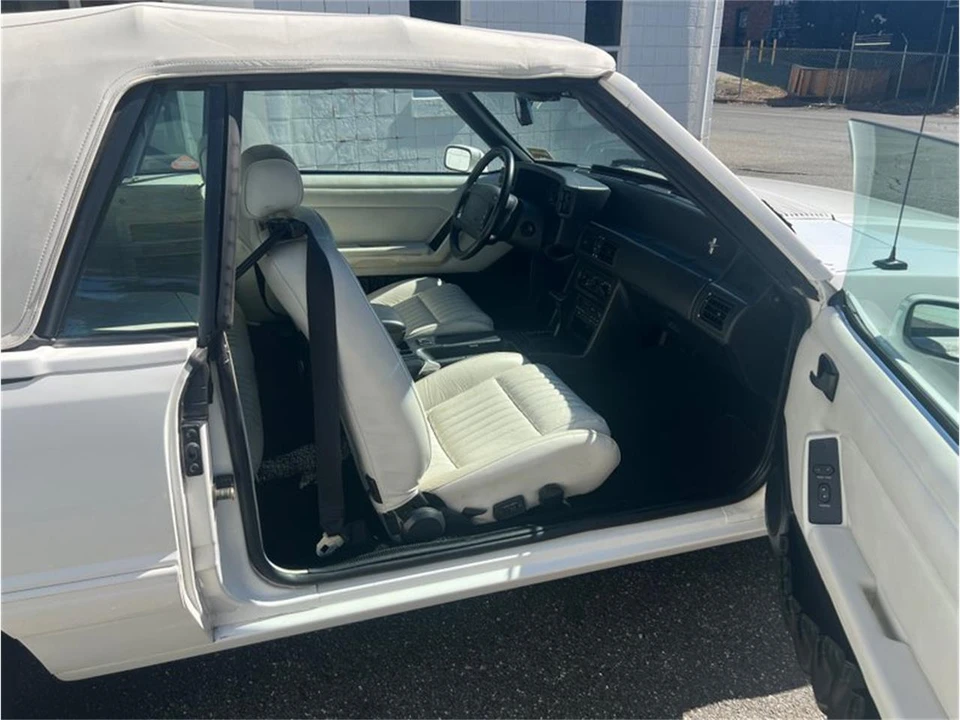 1993 Ford Mustang 3rd Gen - Image 17 of 31