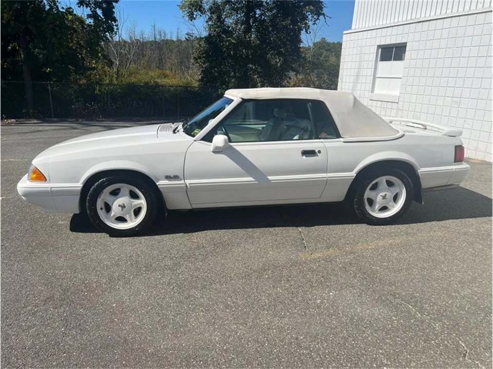 1993 Ford Mustang 3rd Gen - Image 4 of 31