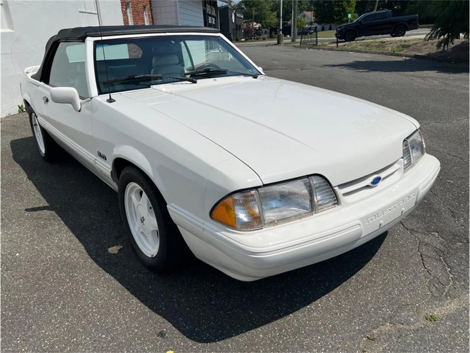 1993 Ford Mustang 3rd Gen - Image 14 of 31