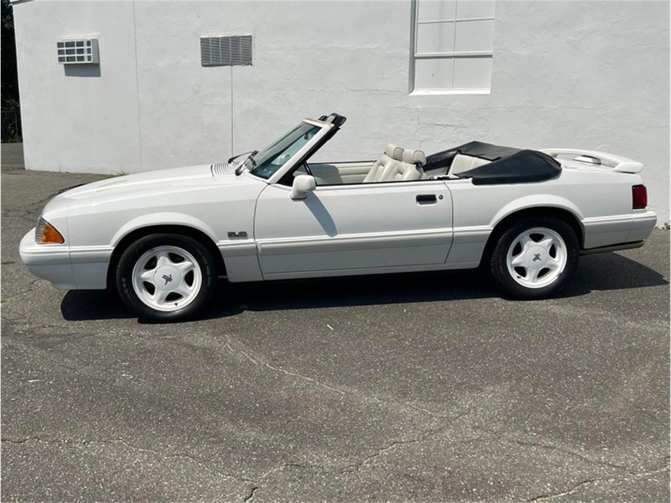 1993 Ford Mustang 3rd Gen - Image 2 of 31