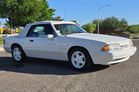 1993 Ford Mustang LX 5.0 Convertible Feature Edition