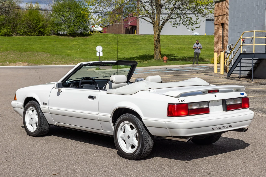 1993 Ford Mustang 3rd Gen - Image 4 of 31