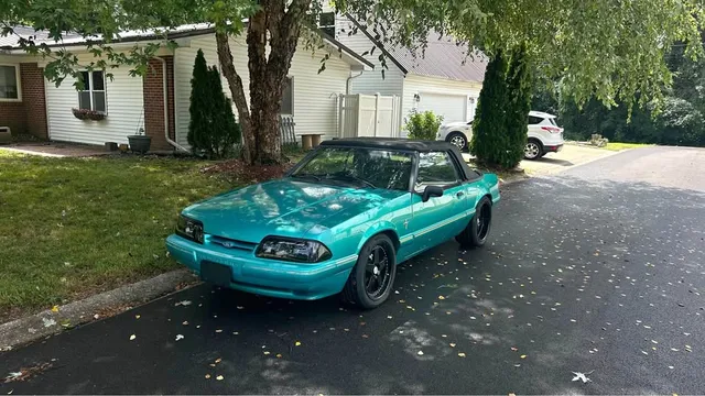 1993 Ford Mustang LX Convertible 2D