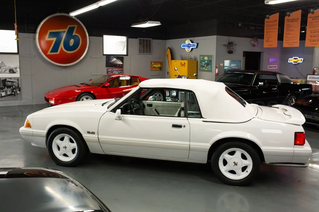 1993 Ford Mustang 3rd Gen - Image 9 of 18