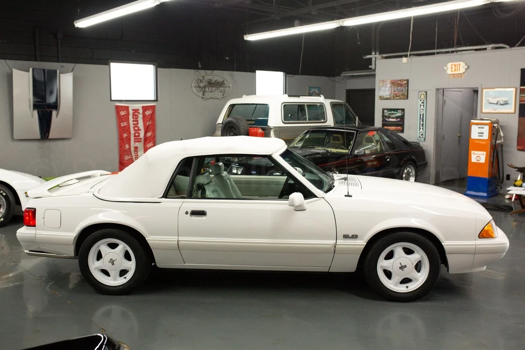 1993 Ford Mustang 3rd Gen - Image 5 of 18