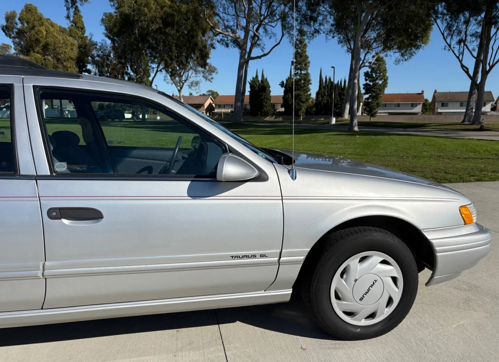 1993 Ford Taurus 2nd Gen - Image 10 of 21