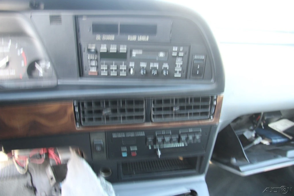 1993 Ford Thunderbird 10th Gen - Image 18 of 21