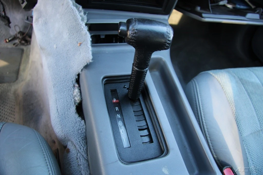1993 Ford Thunderbird 10th Gen - Image 19 of 21