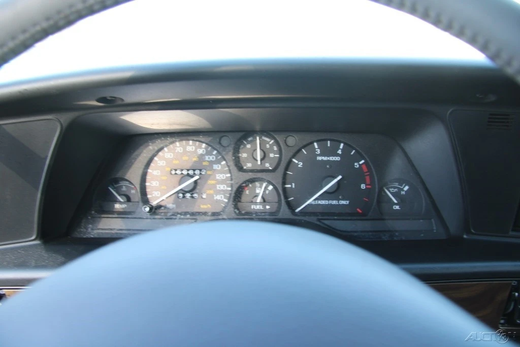1993 Ford Thunderbird 10th Gen - Image 16 of 21