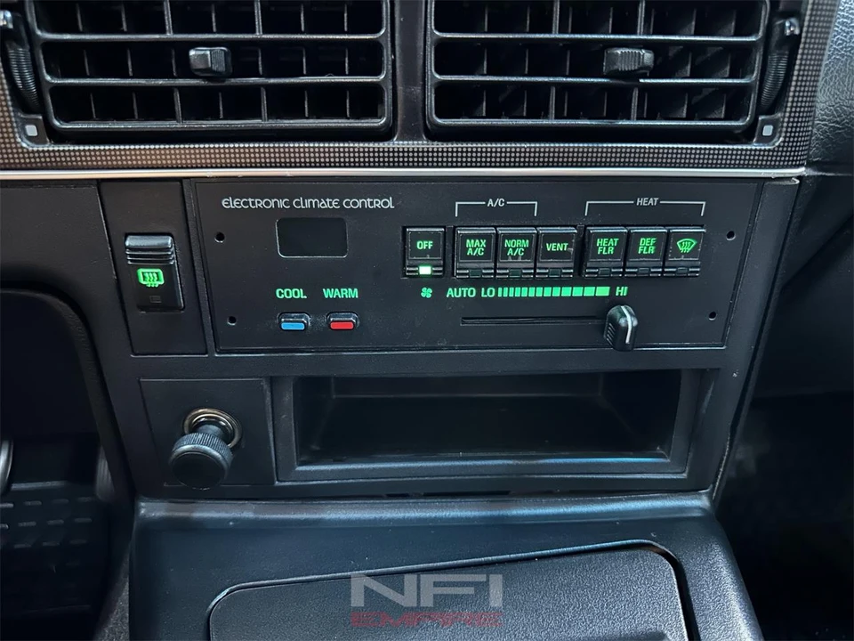 1993 Ford Thunderbird 10th Gen - Image 28 of 31