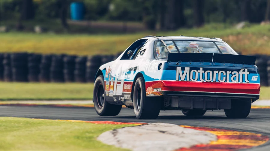 1993 Ford Thunderbird 10th Gen - Image 11 of 12